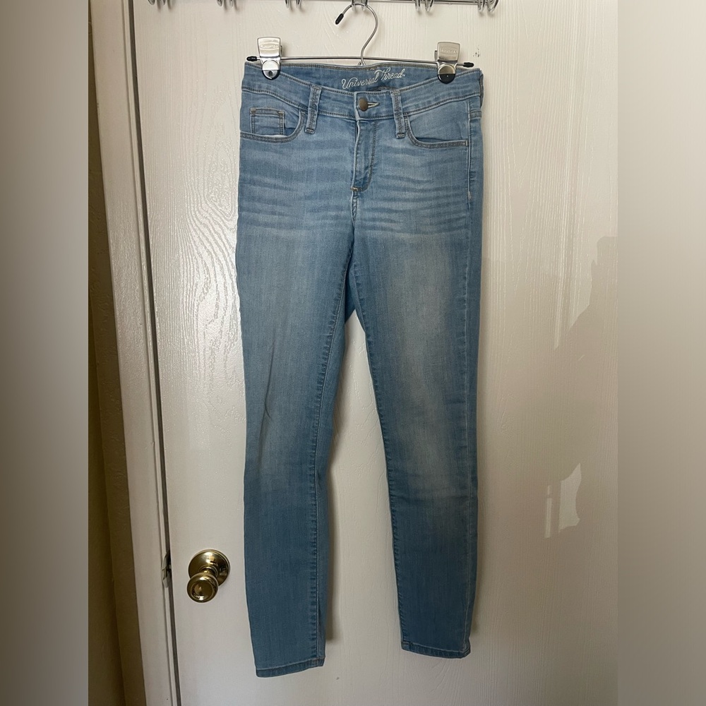 Universal Thread || Mid Rise Skinny Jeans